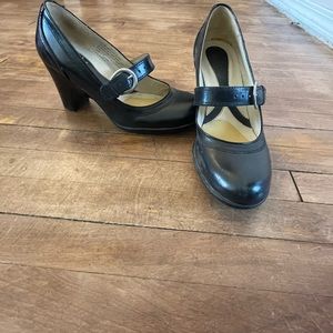 Naturalizer heels size 5.5